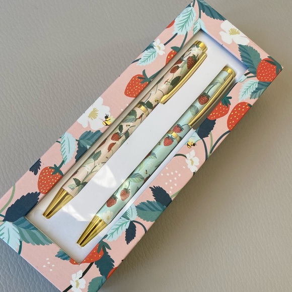 Strawberry Pen set - Picture 4 of 4